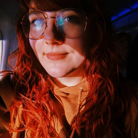 Meet your Posh Ambassador, Alexis - Picture 8 of 11